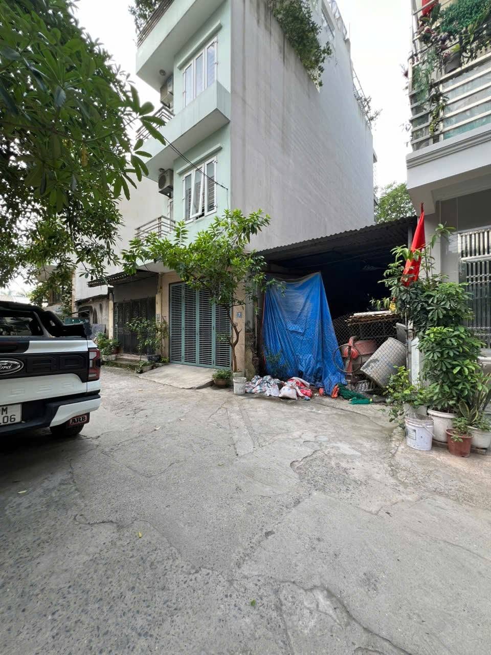 Tin thật bán đất phố Trạm long Biên 10 tỷ 70m ô tô đỗ cửa 3