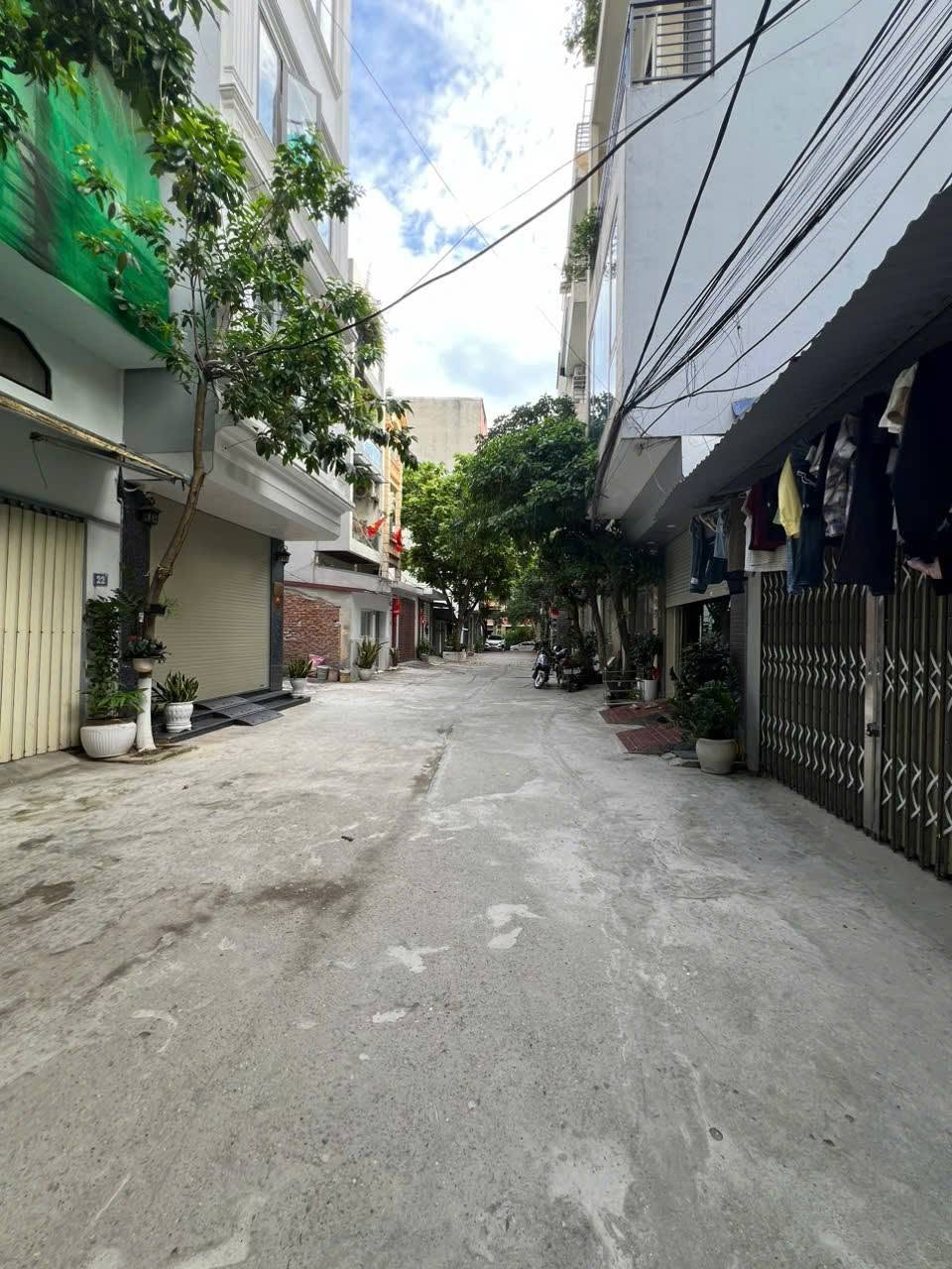 Tin thật bán đất phố Trạm long Biên 10 tỷ 70m ô tô đỗ cửa 2