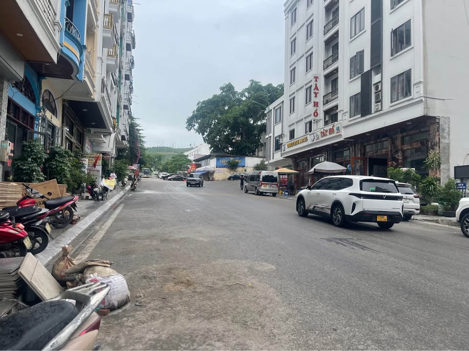 Chính chủ ở xa, bán nhà 3,5 tầng 46,8m2 mặt đường Vườn Đào, Trung tâm du lịch Bãi Cháy, Hạ Long. 2