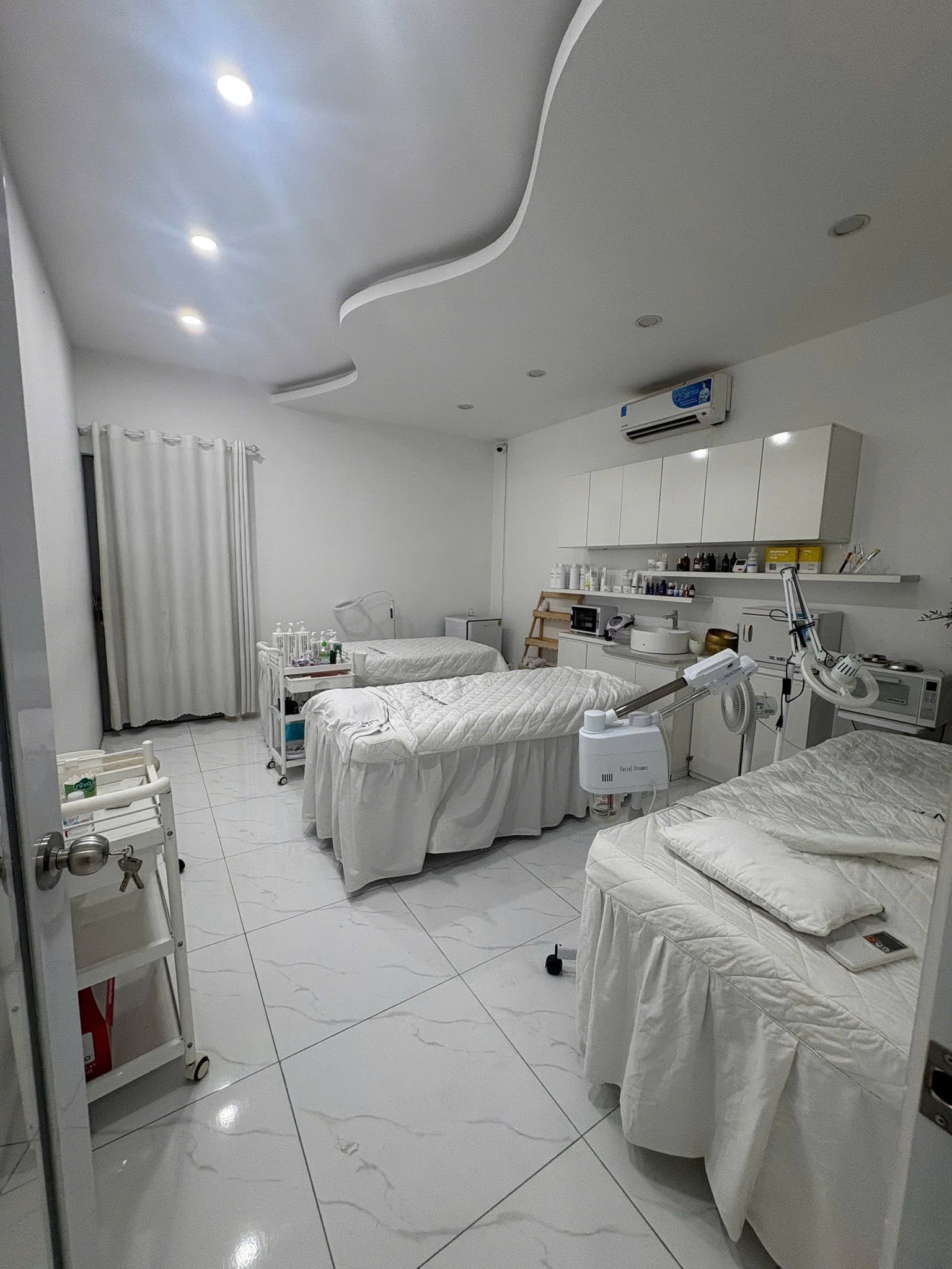 CHO THUÊ MẶT BẰNG KINH DOANH – VỊ TRÍ ĐẸP QUỐC LỘ 1A, GẦN NGÃ 3 TRỊ AN 4