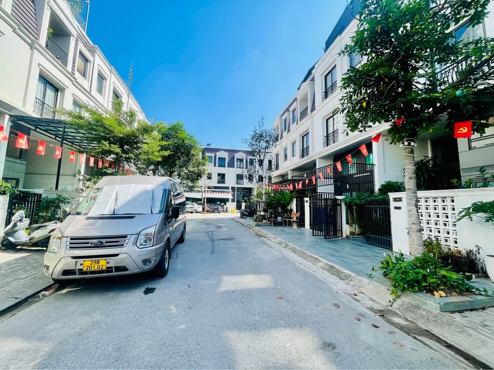 Chính chủ Bán liền kề 3,5 tầng 75m2 Kingtown Bãi Cháy, Hạ Long. Ngay cạnh TTTM Aeon Mall Cái Lân. 3