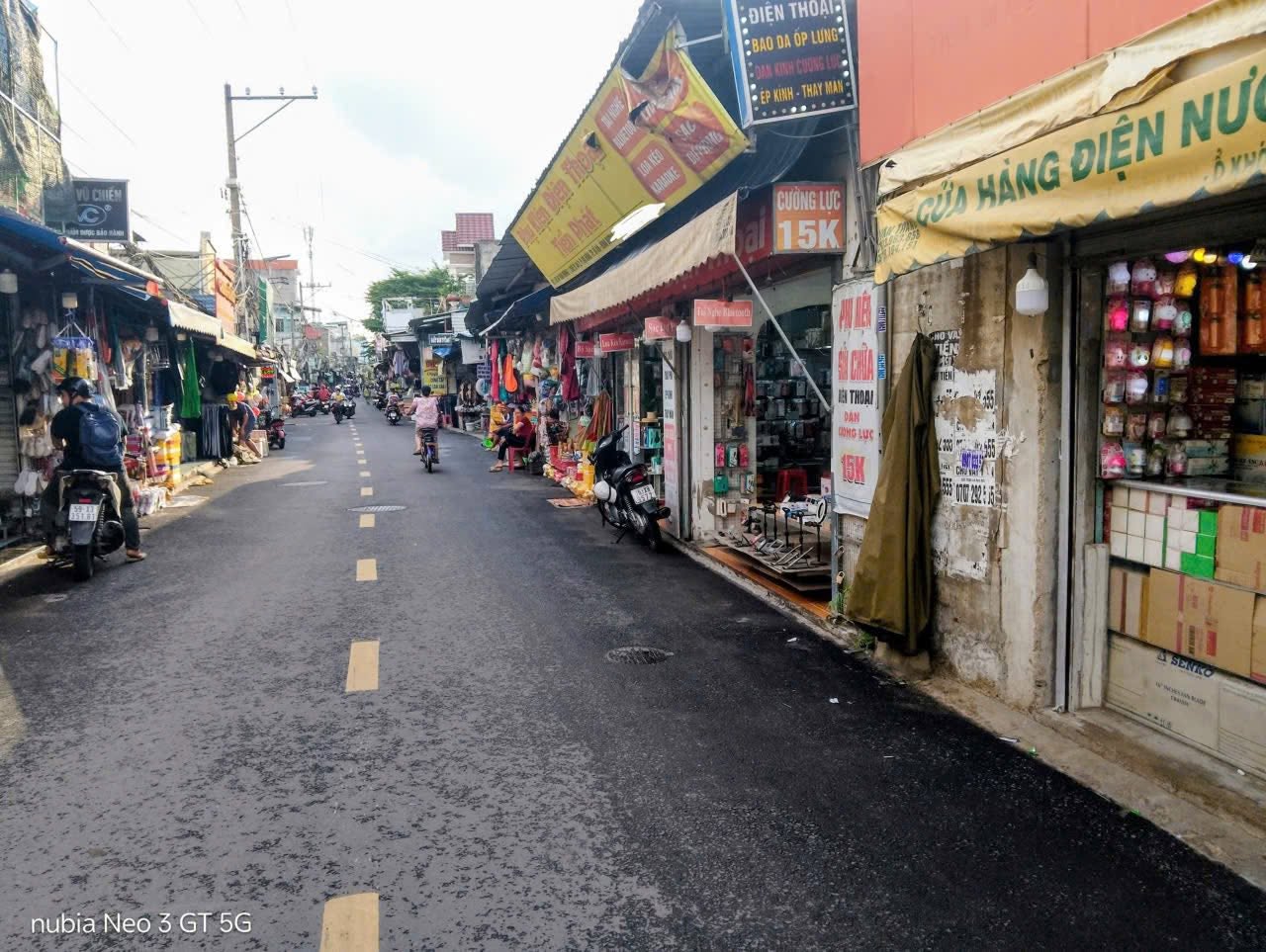 SANG NHƯỢNG QUÁN PHỤ KIỆN ĐIỆN THOẠI TẠI DĨ AN, BD 3