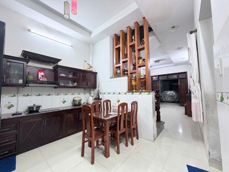 Bán nhà 105m2 đường Số 8, Linh Trung, Thủ Đức, TP HCM, 3 tầng, SHR. Giá 10,35 tỷ. 3