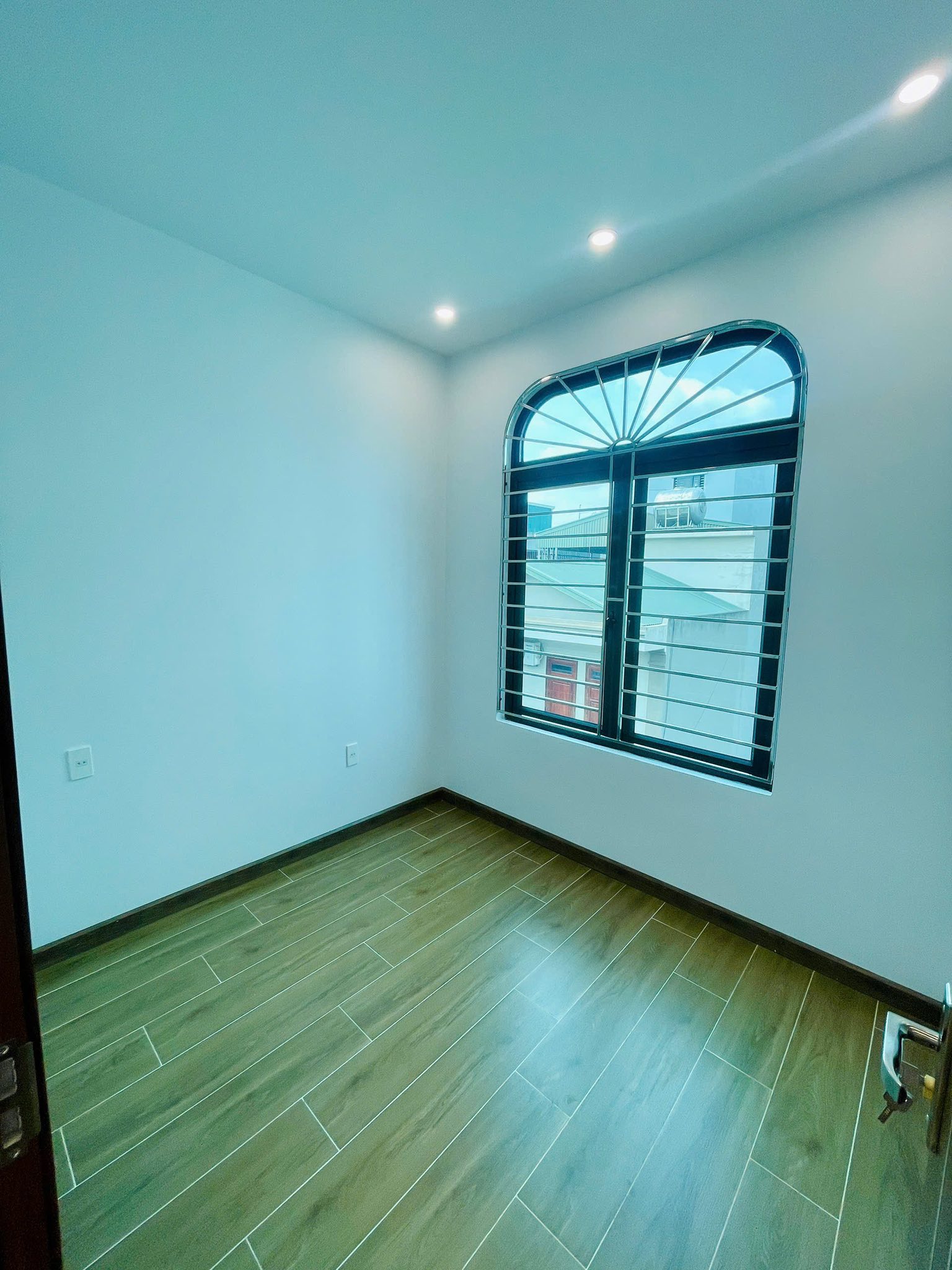Bán nhà ngõ đường Nguyễn Lương Bằng, ph Thanh Bình, TP HD, 51.8m2, mt 4.42m, 3 tầng, 3 ngủ 7