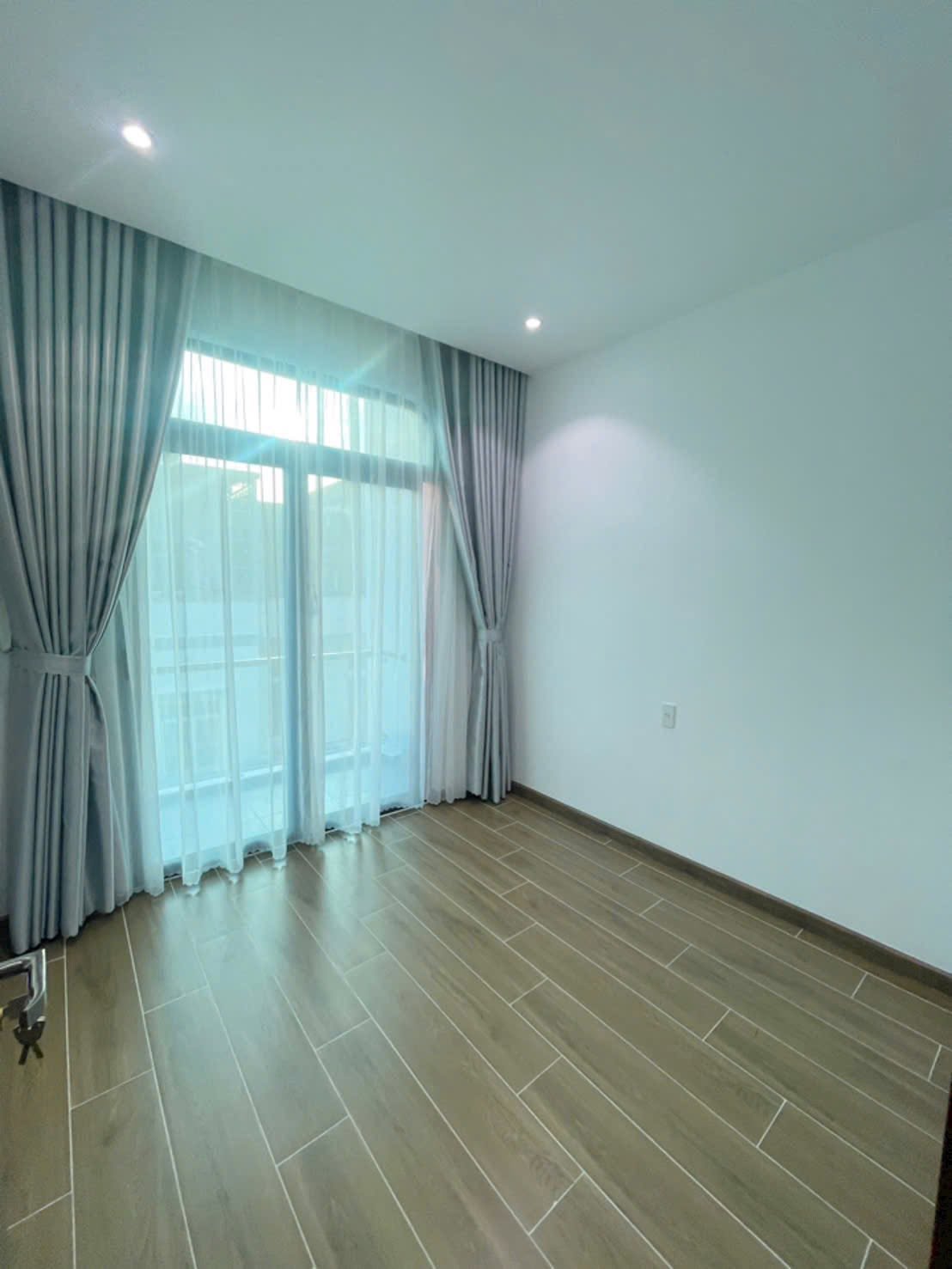 Bán căn nhà ngõ 253 Ngô Quyền, ph Tân Bình, TP HD, 43m2, mt 5.86m, 3 tầng, 3 ngủ, 3 vs, 2.98 tỷ 9