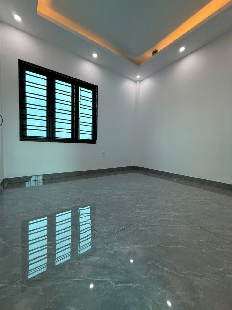 Bán nhà 3 tầng ngõ đường Trần Hưng Đạo, ph Ngọc Châu, TP HD, 43m2, mt 6m, 3 ngủ, gần đường lớn 6