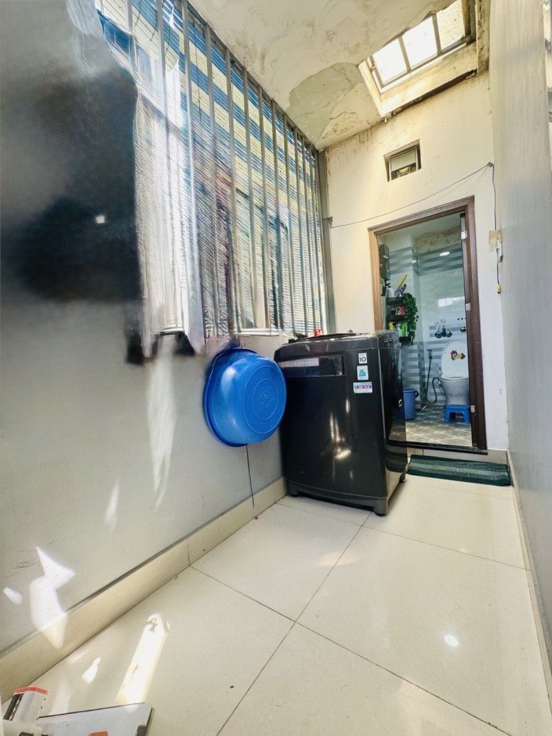 NHÀ NGON HẺM XE HƠI GIÁP Q11 59M2 3 TẦNG 4 PN 2 WC CHỈ 6.95 TỶ 10
