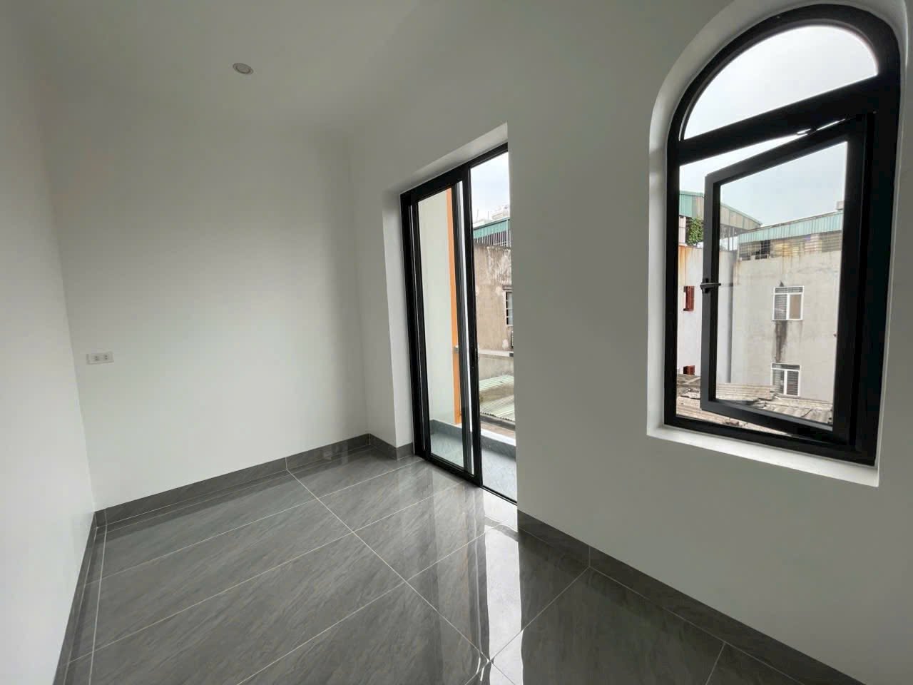 Bán nhà 3 tầng ngõ phố Đức Minh, ph Thanh Bình, TP HD, 52.5m2, mt 4.05m, 3 ngủ, 3 vs 10