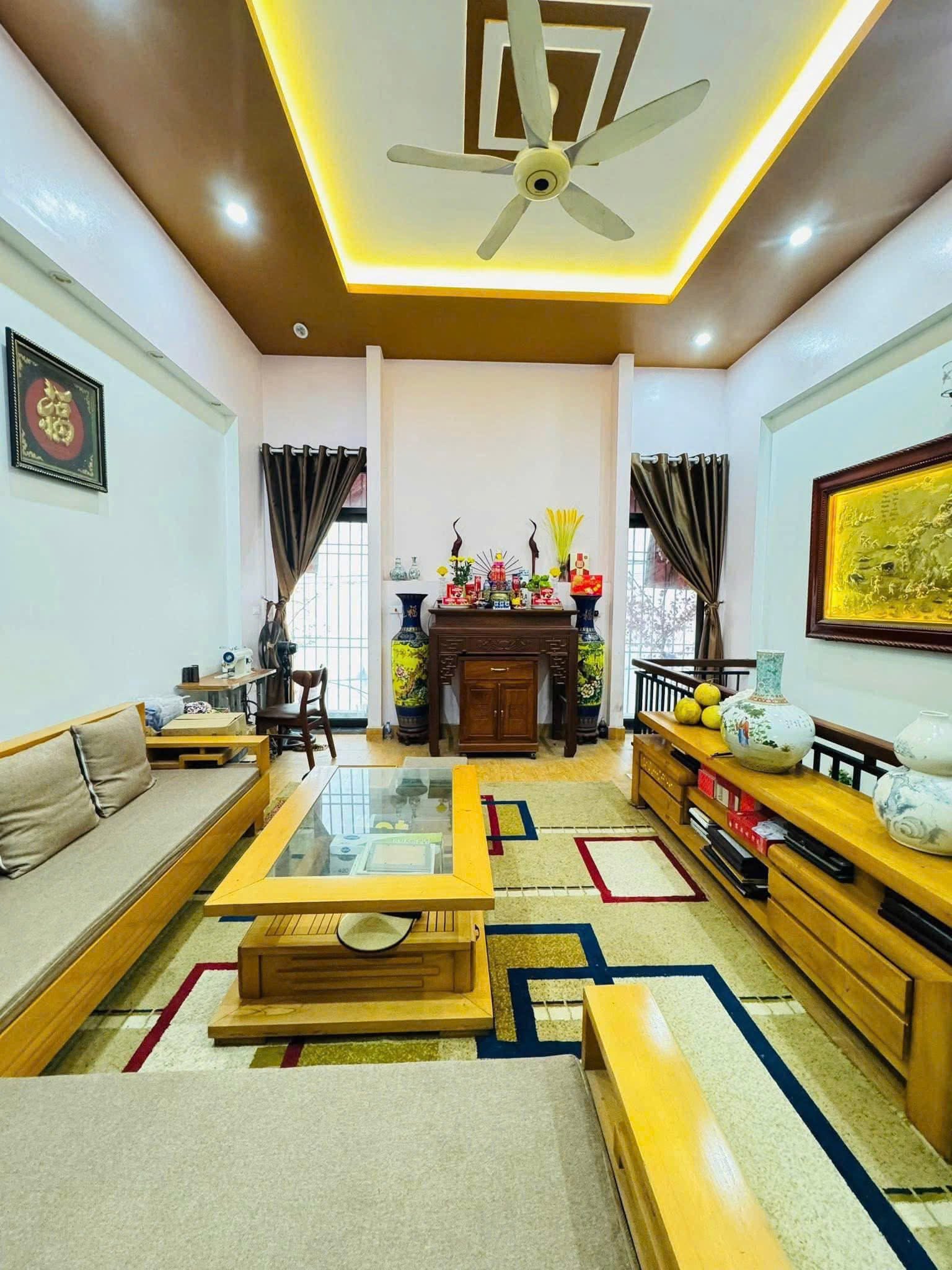 Bán nhà 4 tầng mặt phố Phùng Chí Kiên, ph Tân Bình, TP HD, 75m2, mt 5m, 4 ngủ, vị trí đẹp chỉ 6.x t 9
