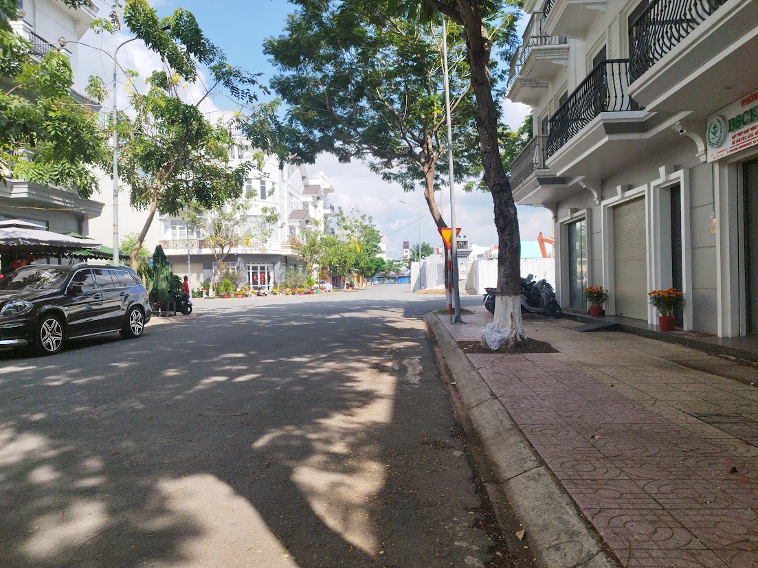 CHO THUÊ VĂN PHÒNG HIỆN ĐẠI 350M2 TÒA HOUSINCO NGUYỄN XIỂN VỚI VỊ TRÍ ĐẮC ĐỊA