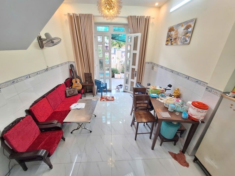 Bán nhà 3 tầng đường Số 8, Linh Trung, Thủ Đức, TP HCM. DT 106m2, sổ hồng riêng, giá 7.5 tỷ.
