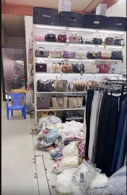 Do chồng e chuyển đổi công tác về Nam Định nên e muốn sang nhượng lại cửa hàng quần áo, túi xách. 5