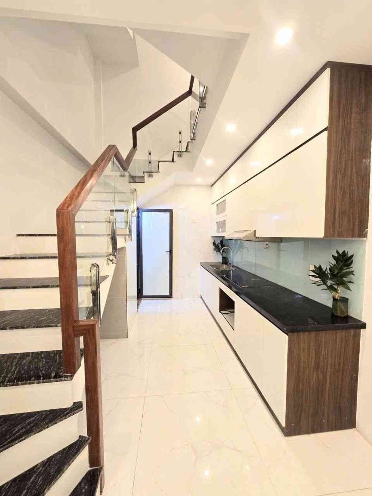 Bán Nhà Gần Cấp Tường Cấp 2 Thạch Bàn, Long Biên, 35m2, 5T chỉ 7,1 tỷ