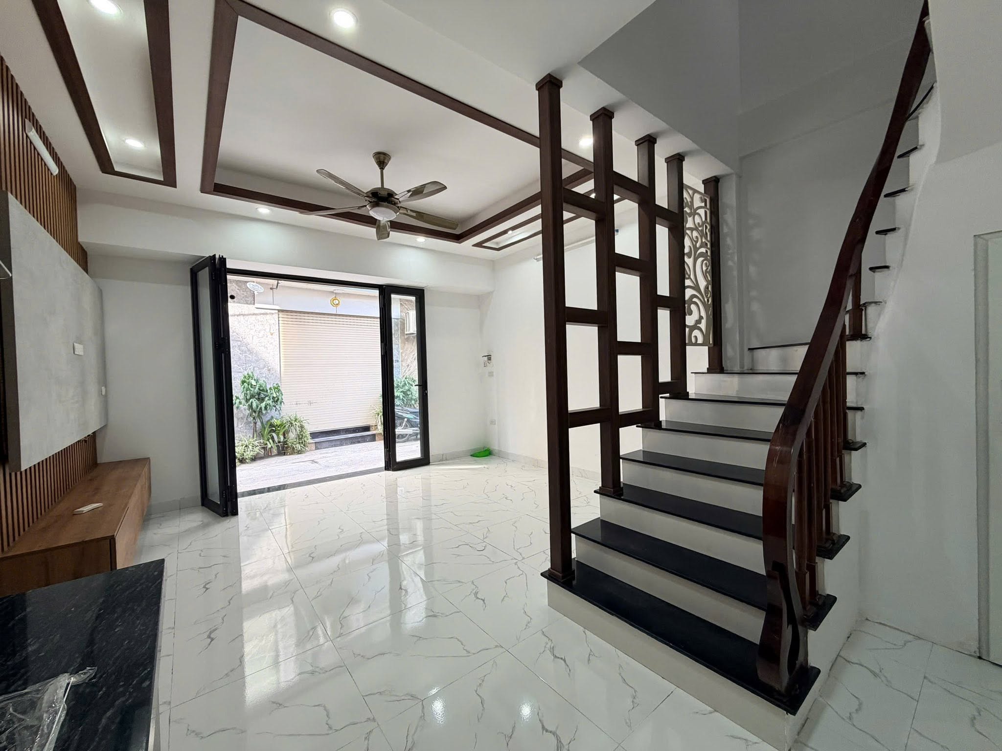 Bán Nhà Thạch Bàn - Cổ Linh - Lô Góc Rộng Thoáng, 33m2 ,5T chỉ 6,95 tỷ