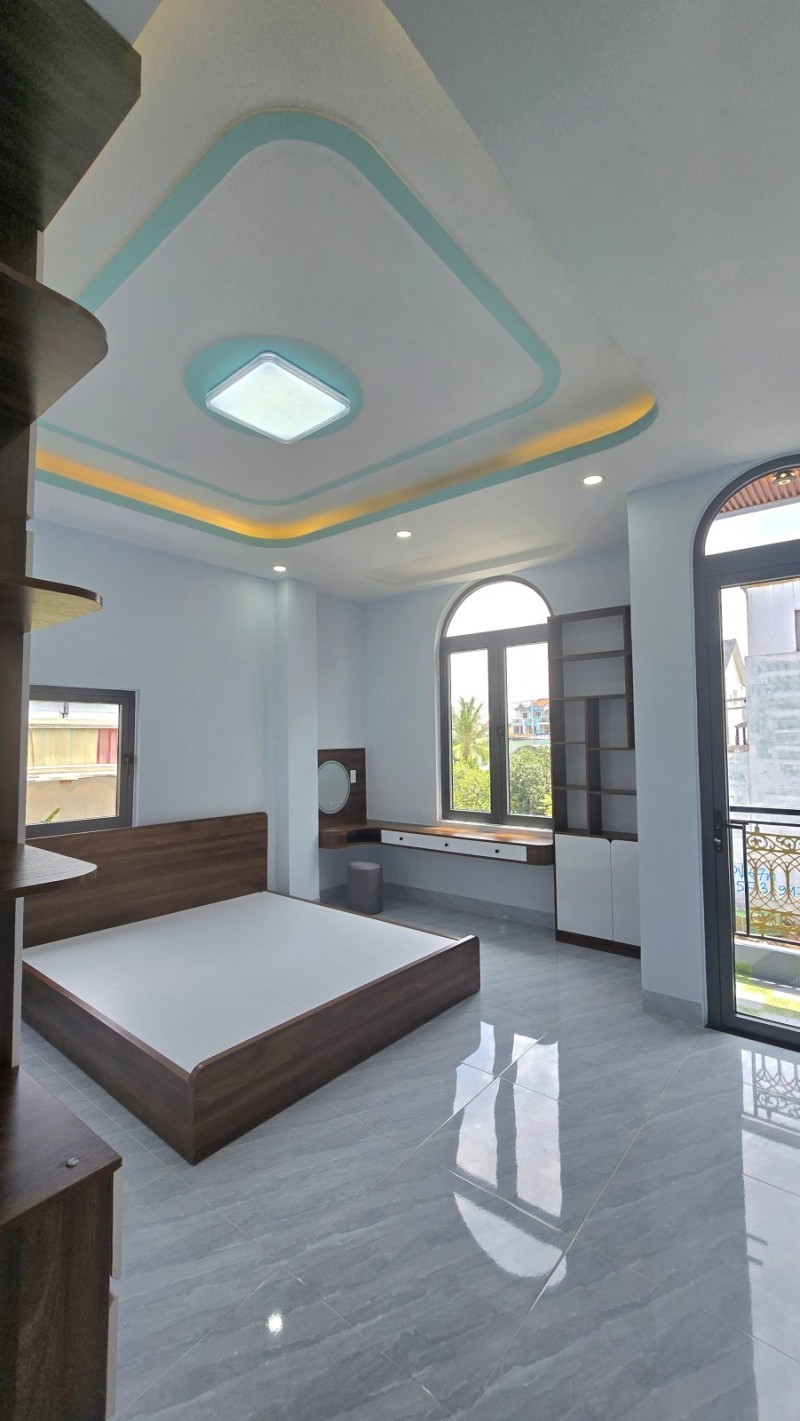 Bán nhà mặt phố đường Số 37, Hiệp Bình Chánh, Thủ Đức, TP HCM. DT 67m2, 3 tầng. Giá 8,05 tỷ, Sổ 4