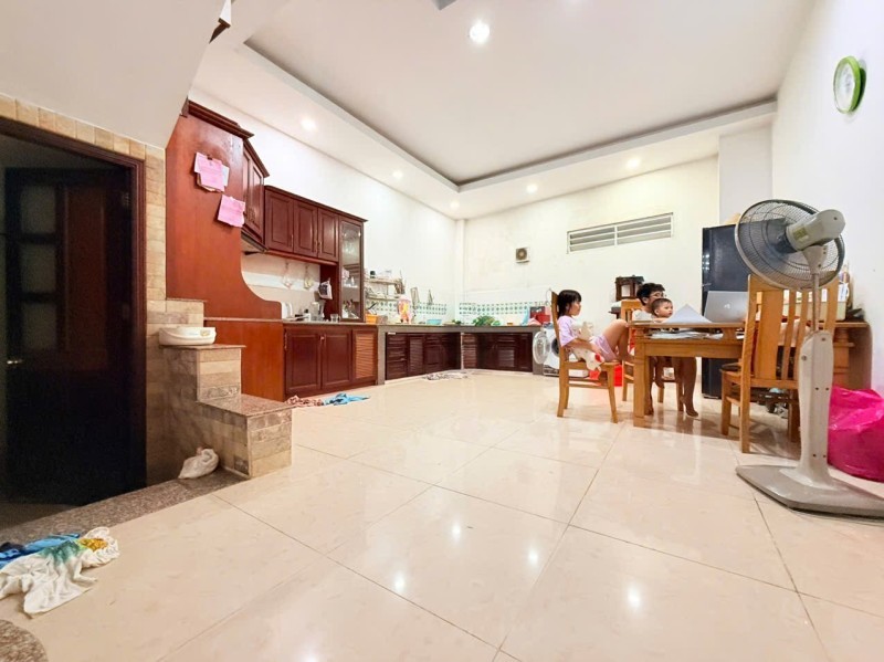 Bán nhà 3 tầng, đường Số 10, Tăng Nhơn Phú B, Q9. Thủ Đức, TP HCM. DT 90m2, SHR. Giá 6,15 tỷ. 2