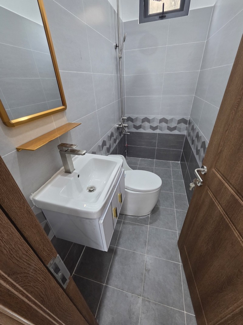 Bán nhà mặt phố đường Số 37, Hiệp Bình Chánh, Thủ Đức, TP HCM. DT 67m2, 3 tầng. Giá 8,05 tỷ, Sổ 5