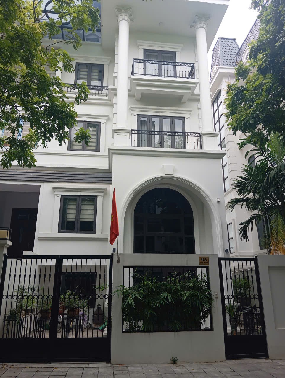 Thua bóng bán Gấp biệt thự Geleximco Lê Trọng Tấn gần Vinhomes Smart City 156m2 chỉ 19.x tỷ