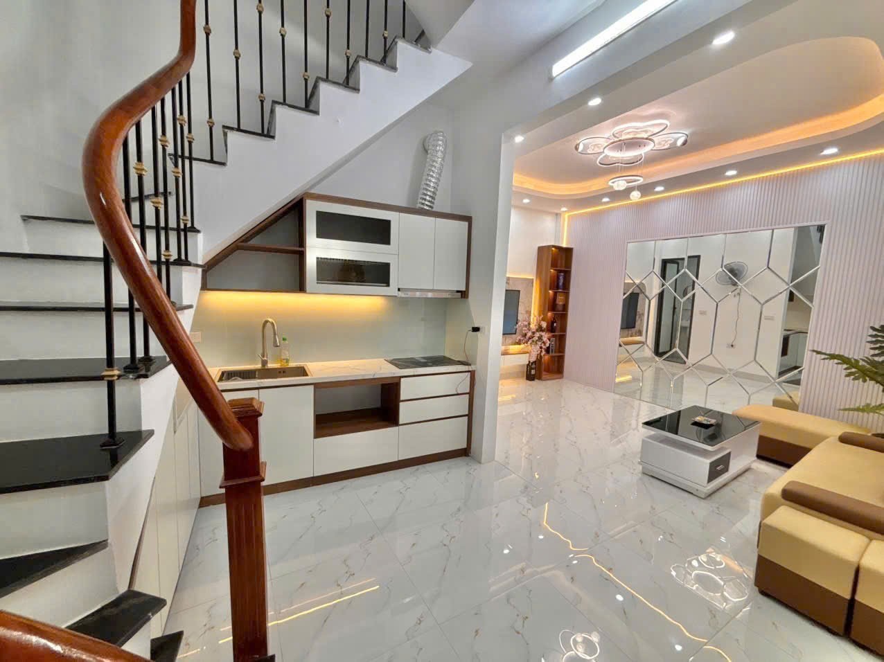 Cần bán Nhà mặt tiền đường Thọ Lão, Phường Đống Mác, Diện tích 32m², Giá 8.6 Tỷ