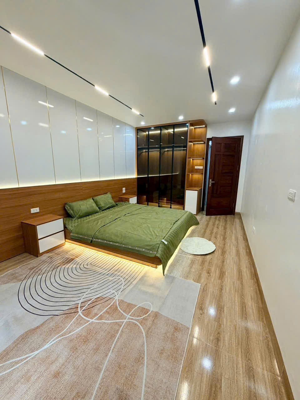 NHÀ ĐẸP- NGÕ SẦM UẤT NHƯ PHỐ - Ô TÔ VÀO NHÀ - KINH DOANH ĐỈNH - 10m RA Ô TÔ TRÁNH. 2