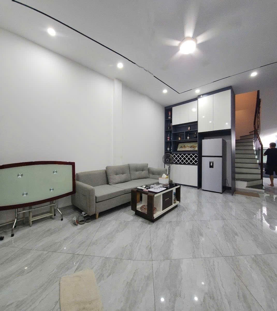 Cần bán Nhà mặt tiền đường Giải Phóng, Phường Giáp Bát, Diện tích 37m², Giá 7.6 Tỷ