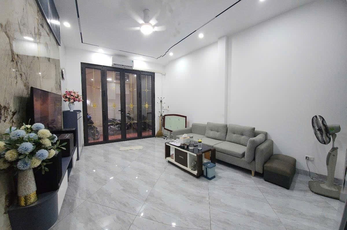 Cần bán Nhà mặt tiền đường Giải Phóng, Phường Giáp Bát, Diện tích 37m², Giá 7.6 Tỷ 3