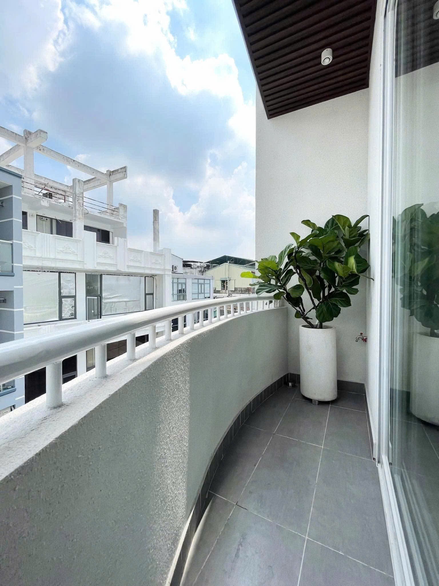 CHDV 7 TẦNG CÓ HẦM - MỚI 100% - 60m2 11 PHÒNG - DOANH THU 70 TR/THÁNG 8