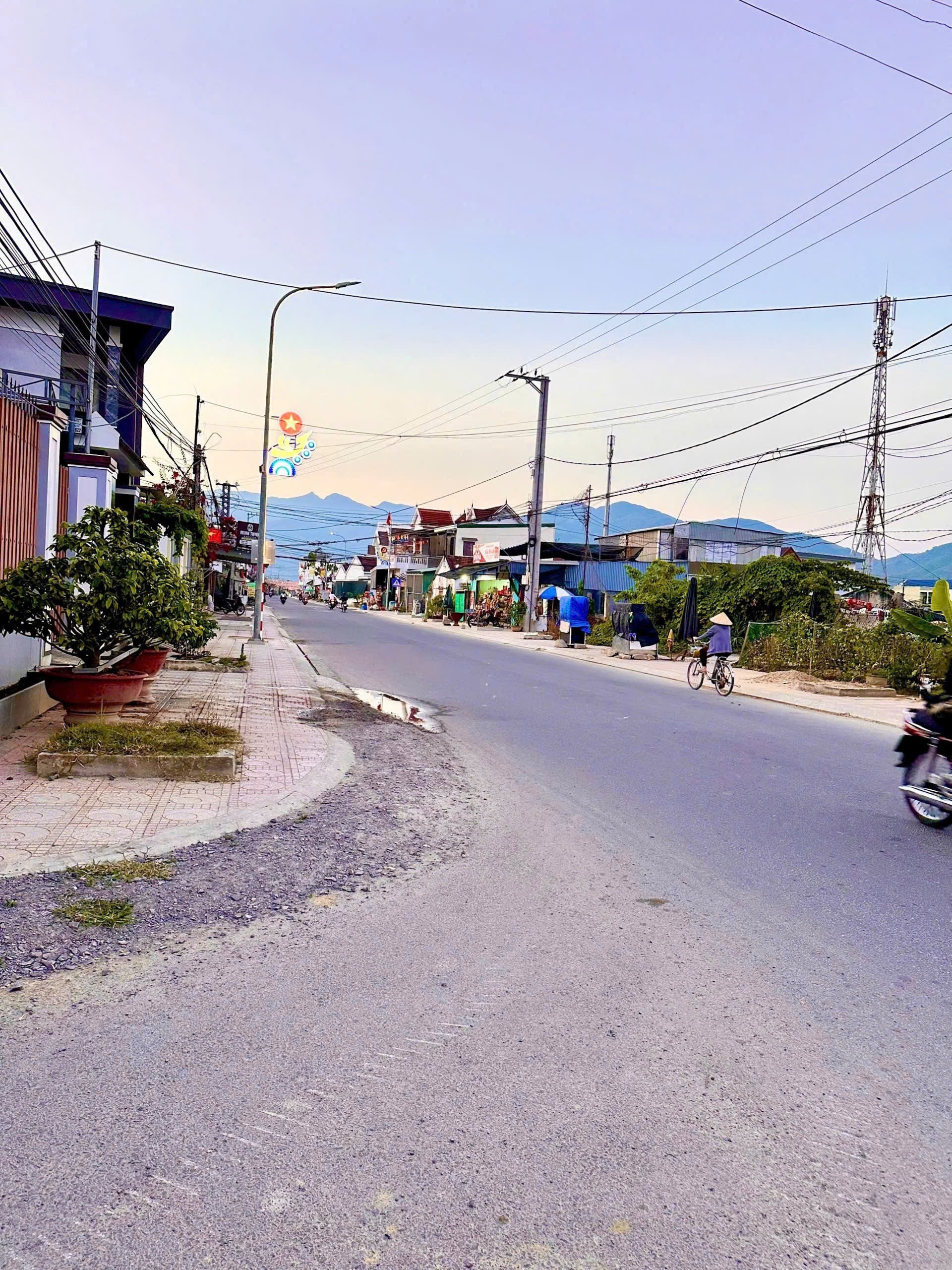 Bán đất Diên Điền thôn Trung 1 giá rẻ cách Hương Lộ 5 đi Am Chúa đúng 70m 6