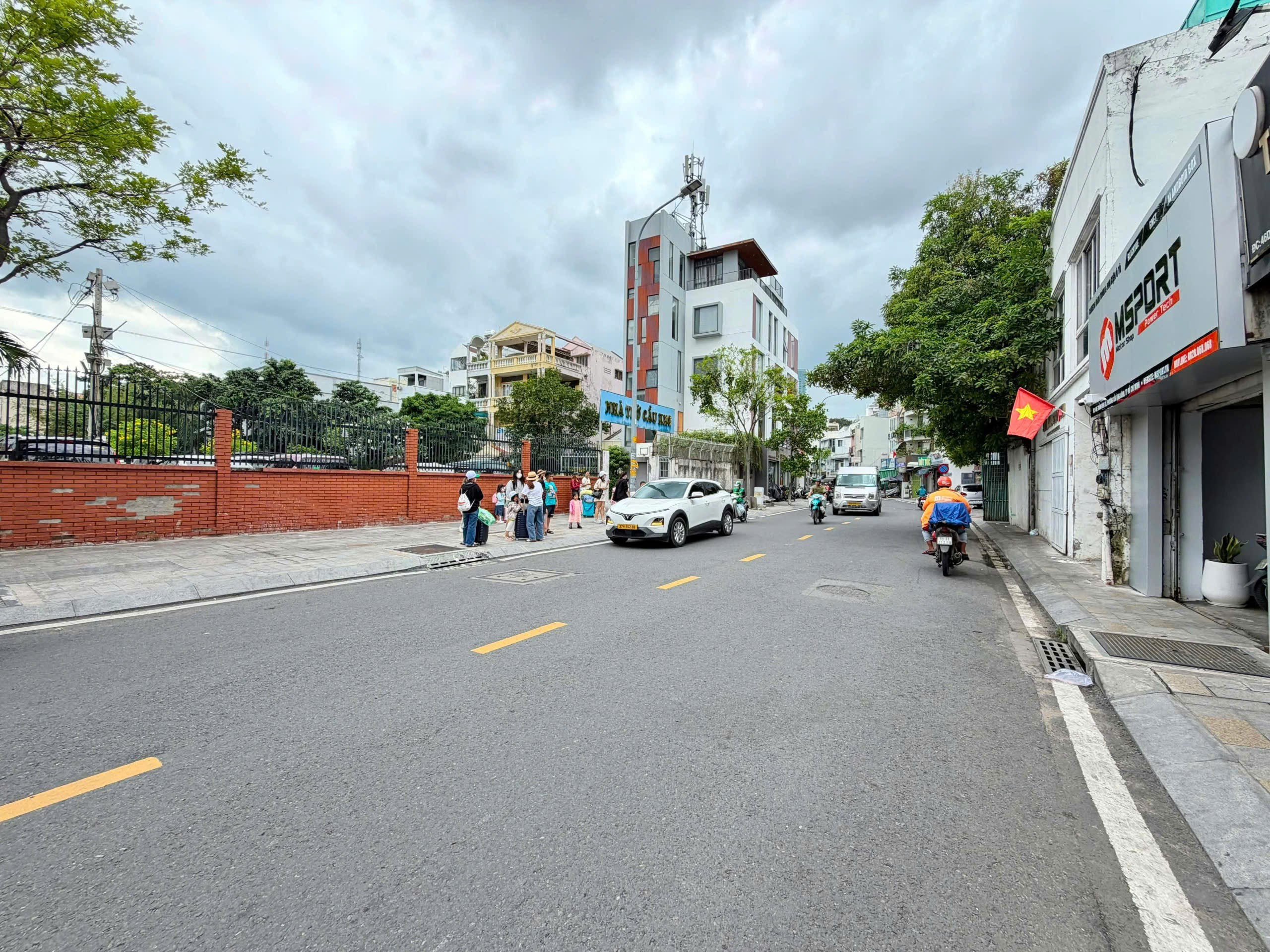 QUẬN 1 - CHỦ GẤP - THIỆN CHÍ - NHÀ 5 TẦNG 9 CHDV DÒNG TIỀN 42 TR/THÁNG