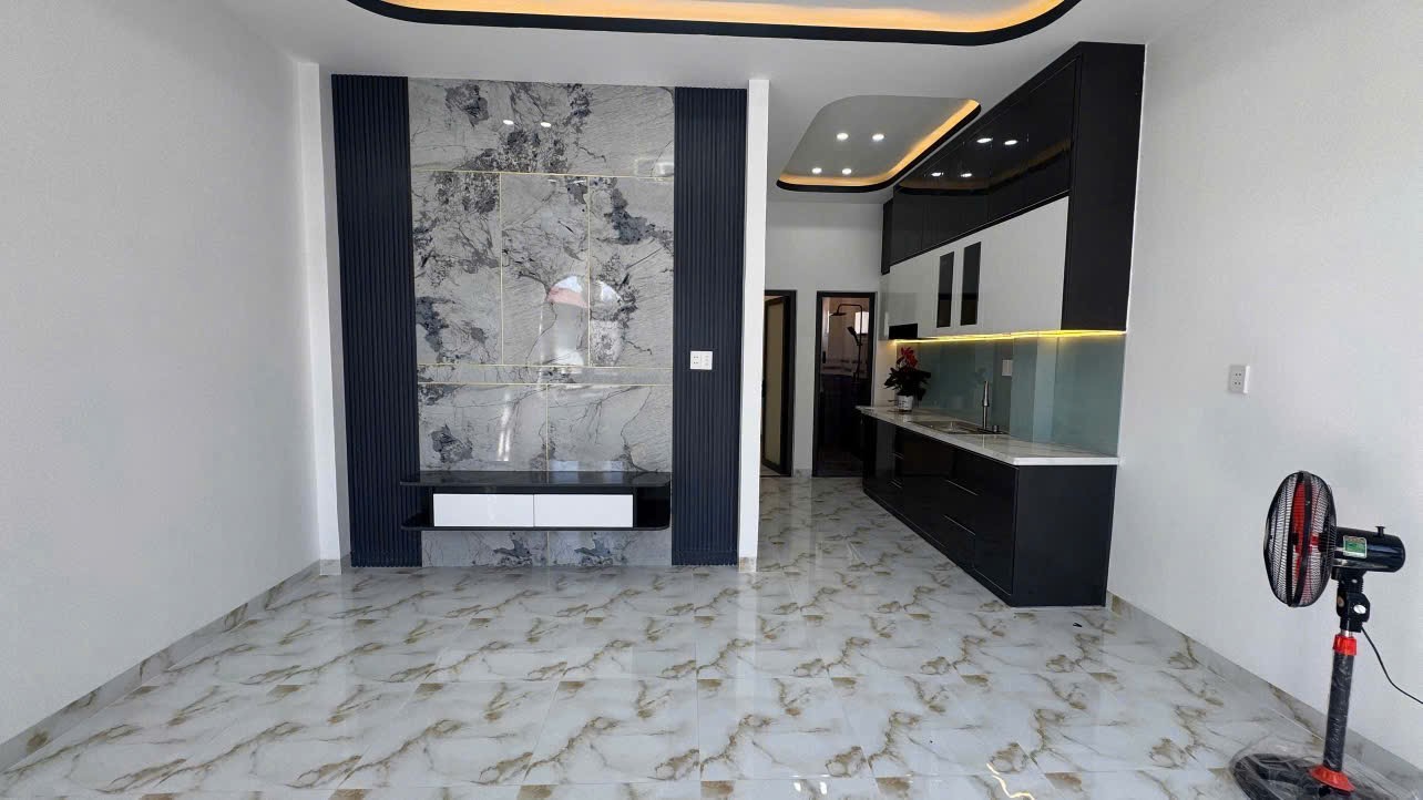 Bán nhà Diên Điền giá rẻ mới xây đường thông gần chợ thôn Trung 3