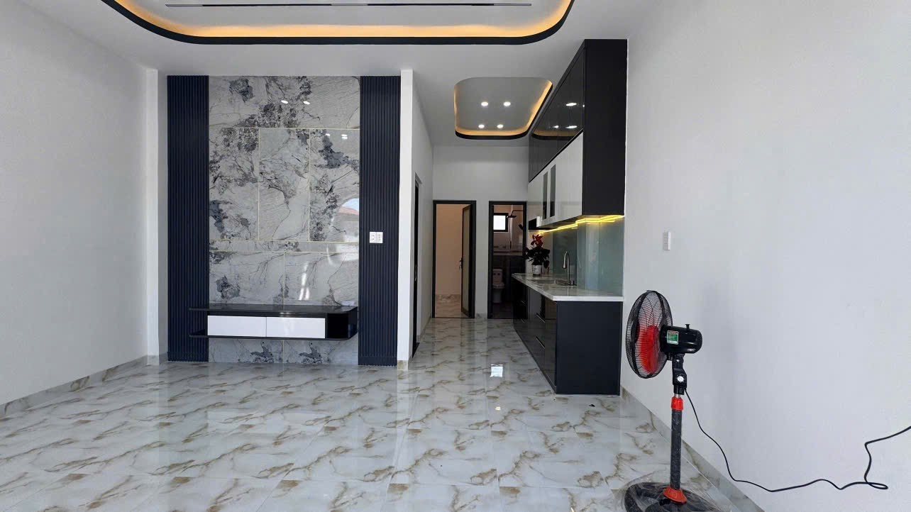 Bán nhà Diên Điền giá rẻ mới xây đường thông gần chợ thôn Trung 7