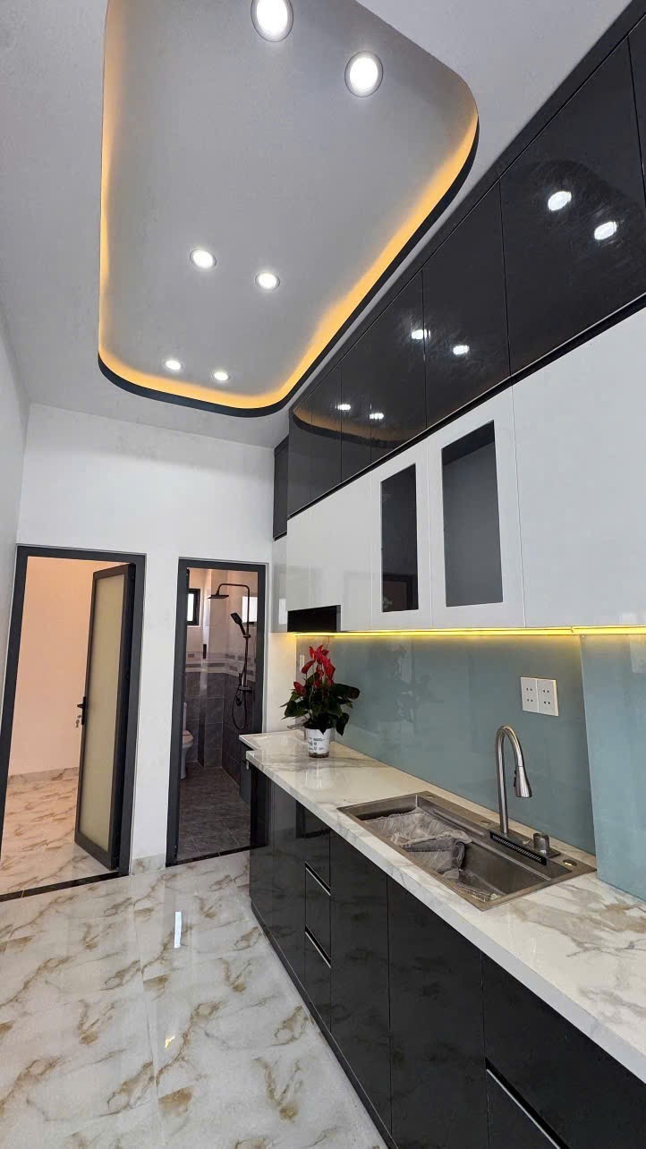 Bán nhà Diên Điền giá rẻ mới xây đường thông gần chợ thôn Trung 10