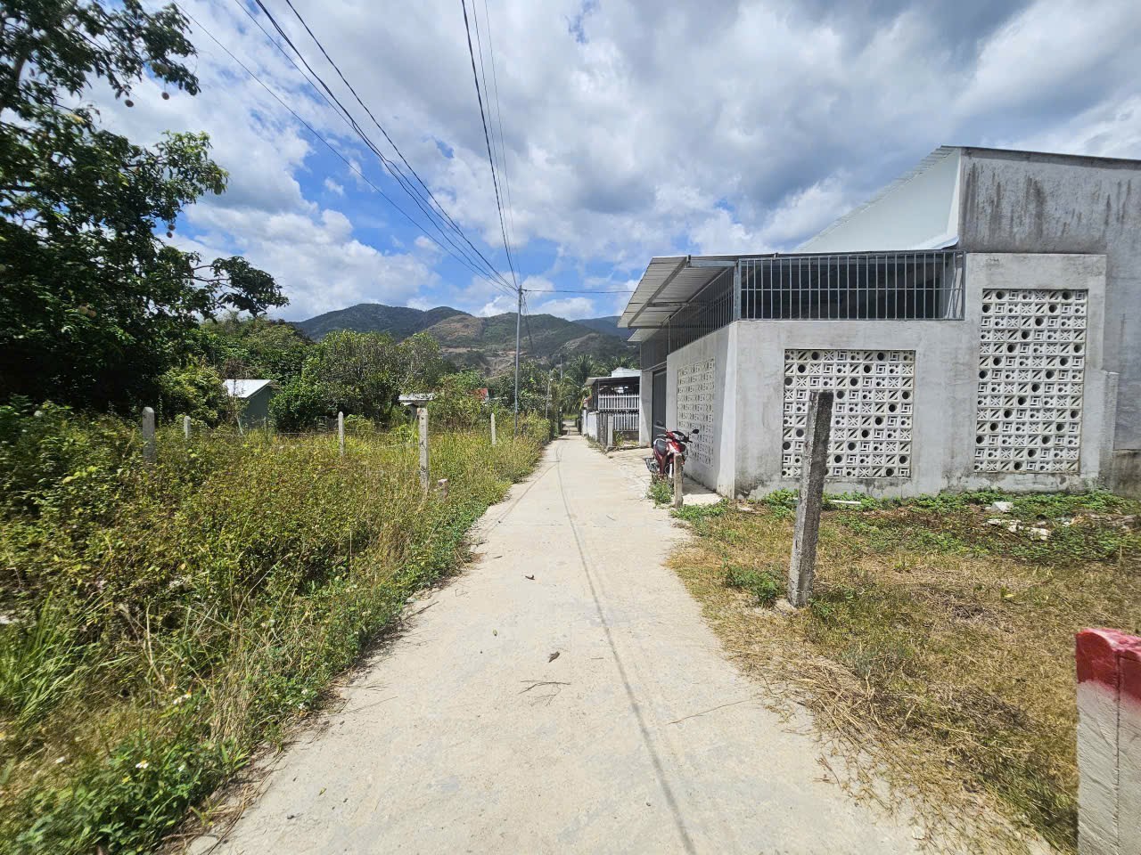 Bán đất Diên Tân giá rẻ sát bên Hương Lộ 62 - lô góc 2 mặt tiền thoáng đẹp dân cư đông 4