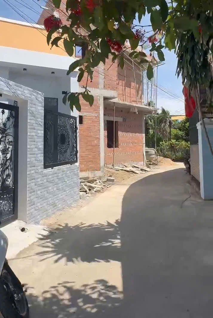Bán nhà Diên Điền giá rẻ mới xây đường thông gần chợ thôn Trung 14