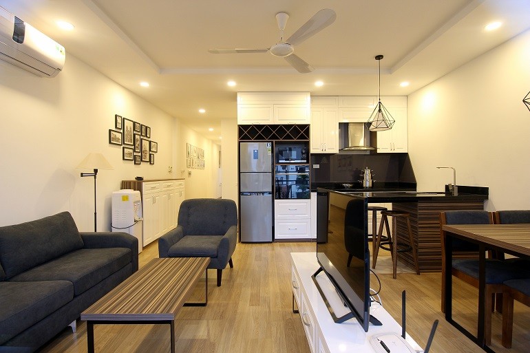 Cho thuê Căn hộ chung cư đường Đặng Thai Mai, Phường Quảng An, Diện tích 100m², Giá 22.1 Triệu 2