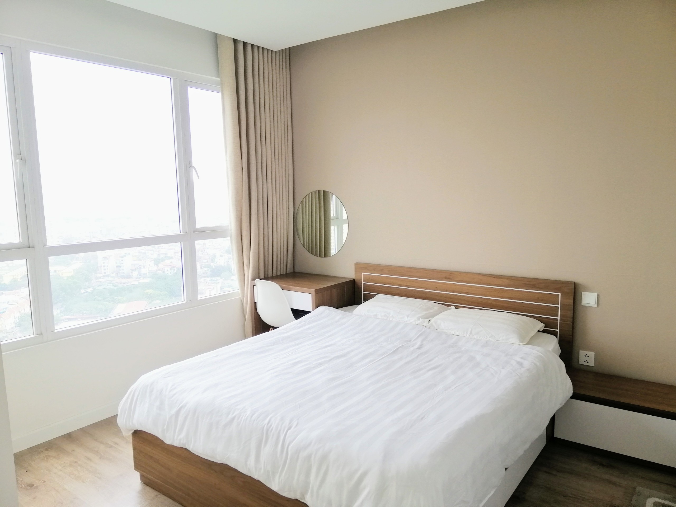 Bán căn hộ 2 ngủ Seasons Avenue, nhà đẹp view phố giá 6.5 tỷ