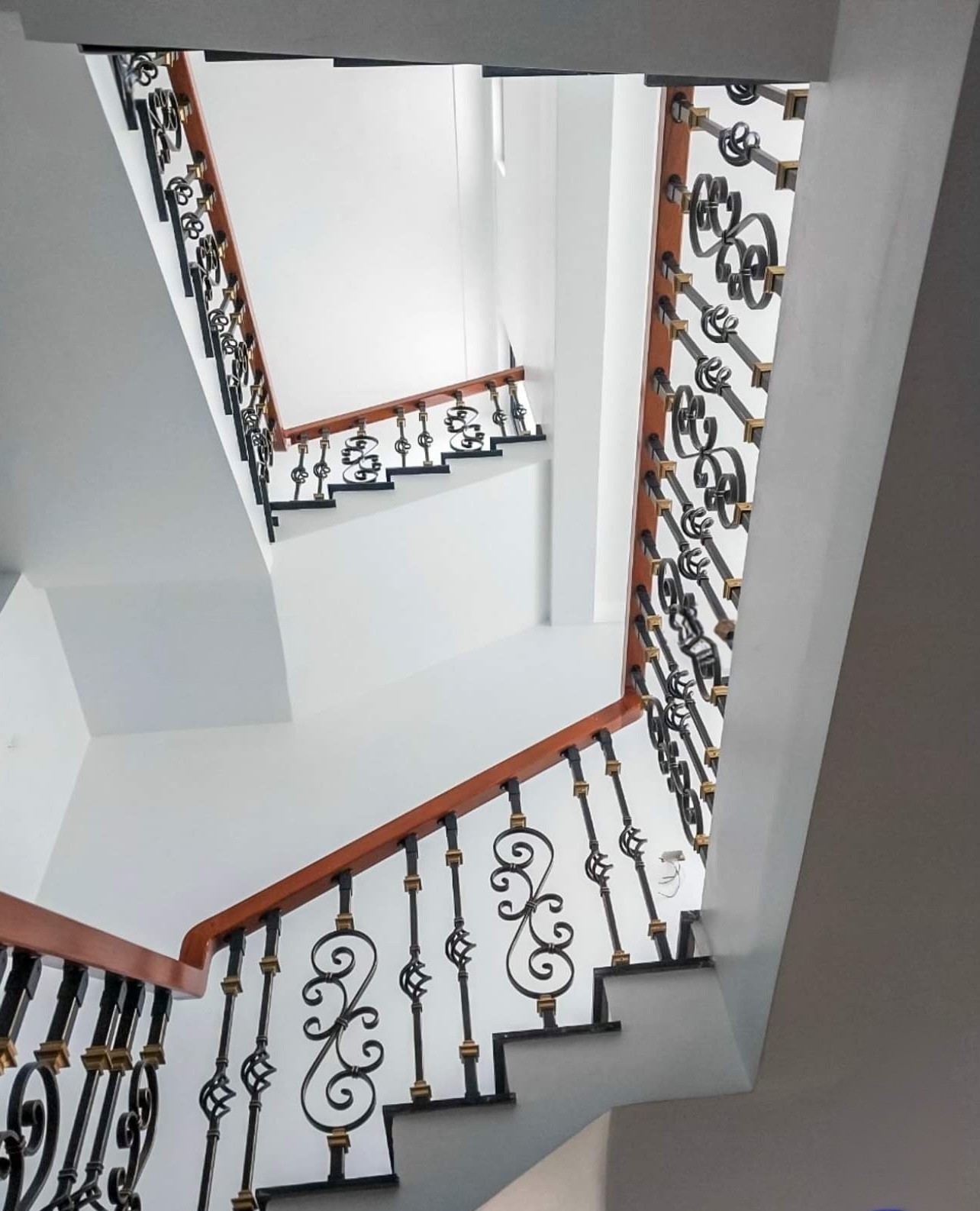 Mình cho thuê nhà MỚI, Lê Thanh Nghị, Trần Đại Nghĩa, 310m2x 4T -63 tr 2