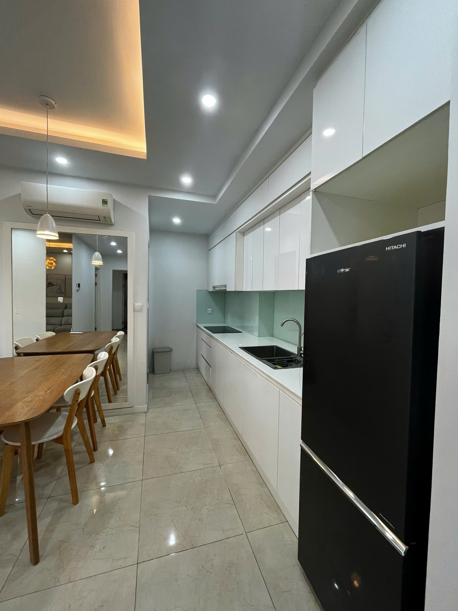 Bán căn hộ 2PN Vinhomes D'Capitale 76m2, view phố giá 8.3 tỷ 4