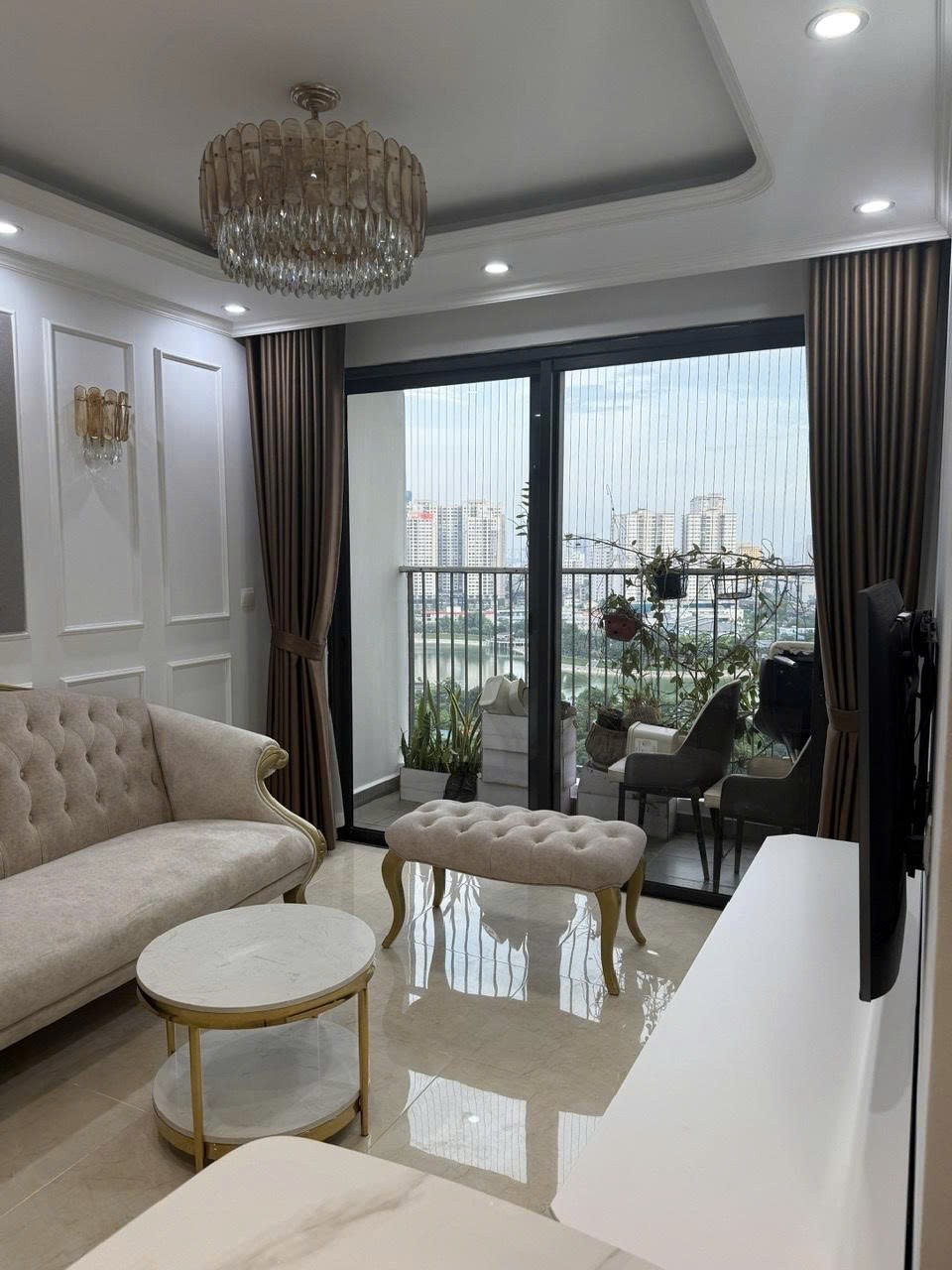 Bán căn 2PN-83m2 VIEW HỒ chung cư Vinhomes D'Capitale, giá 10.2 tỷ 2