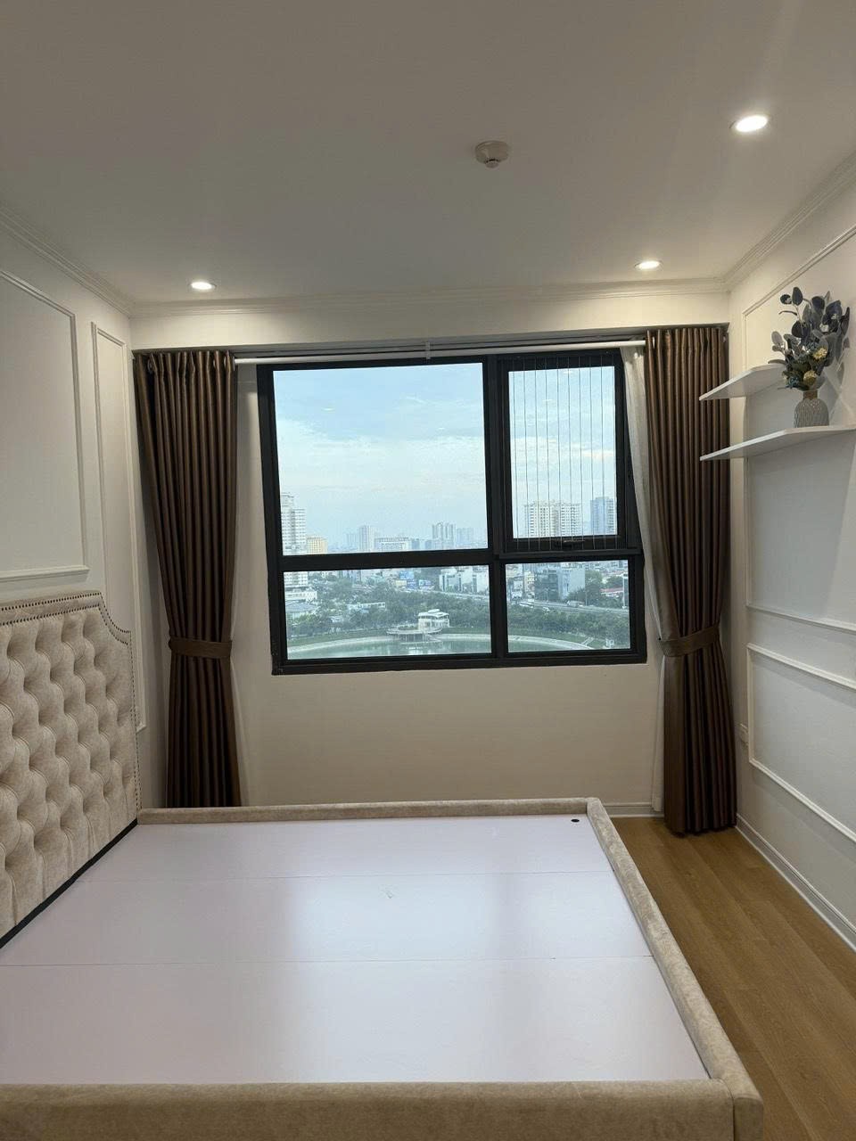 Bán căn 2PN-83m2 VIEW HỒ chung cư Vinhomes D'Capitale, giá 10.2 tỷ 7