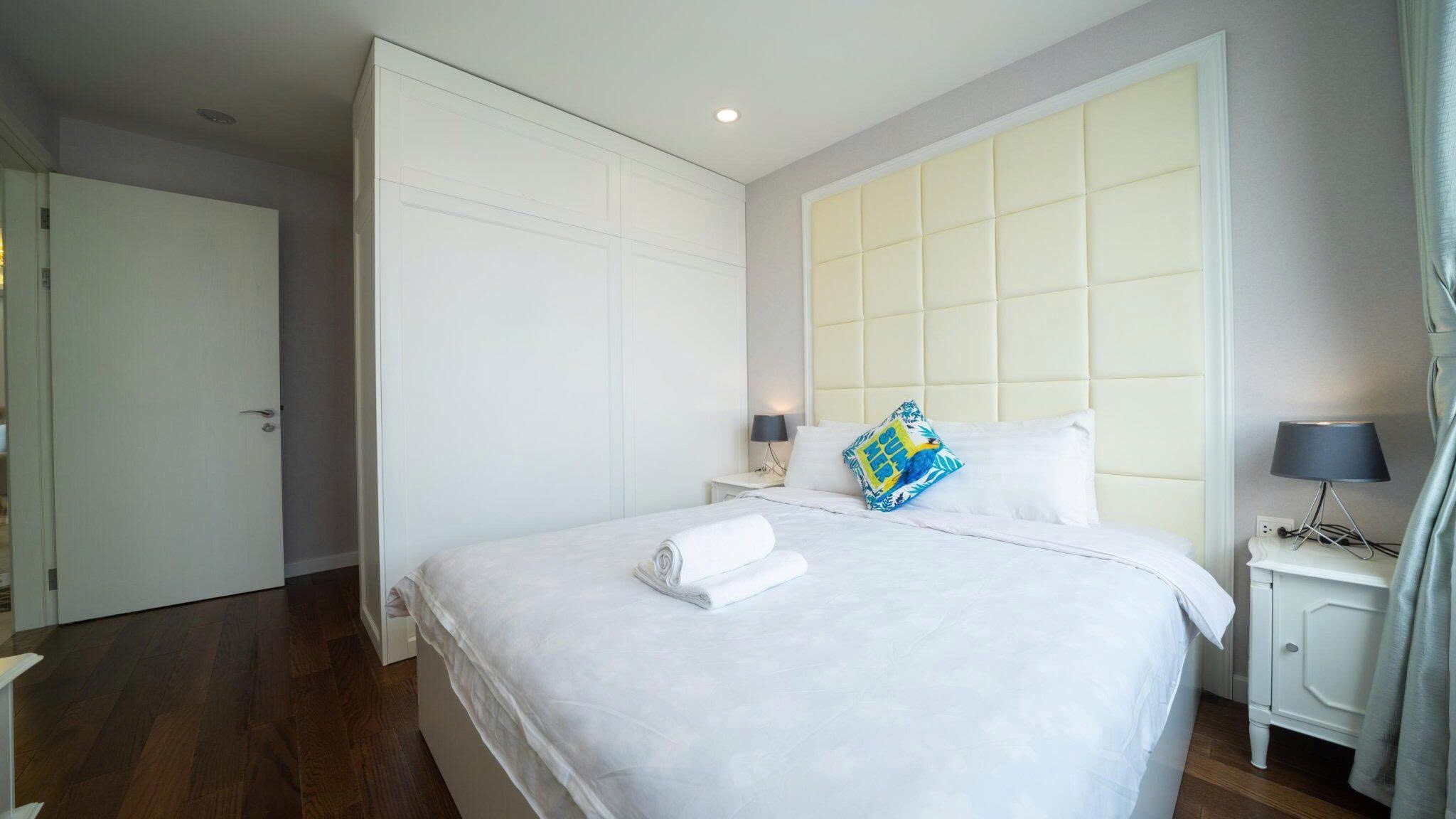 Bán căn hộ 3PN, dt 95m2 tại C6 Vinhomes D'Capitale, view hồ điều hòa, giá 12.x tỷ 2