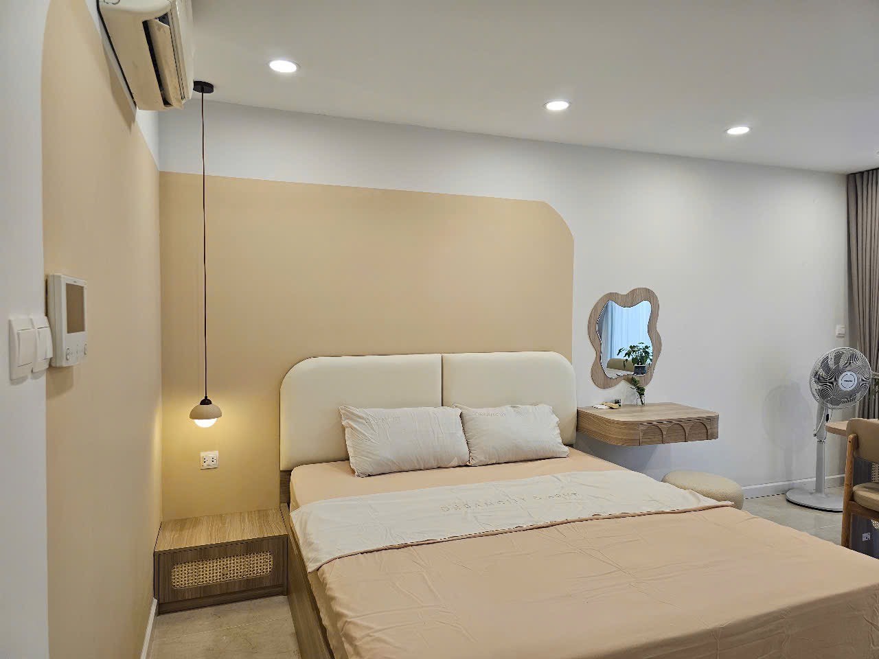 Bán căn hộ STUDIO view trực diện view hồ tại Vinhomes D'Capitale, giá 3.x tỷ 5