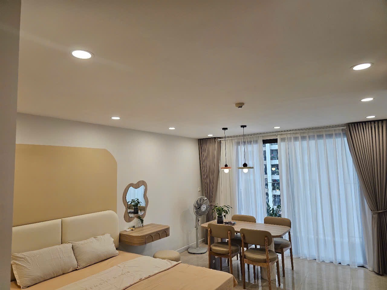 Bán căn hộ STUDIO view trực diện view hồ tại Vinhomes D'Capitale, giá 3.x tỷ 6