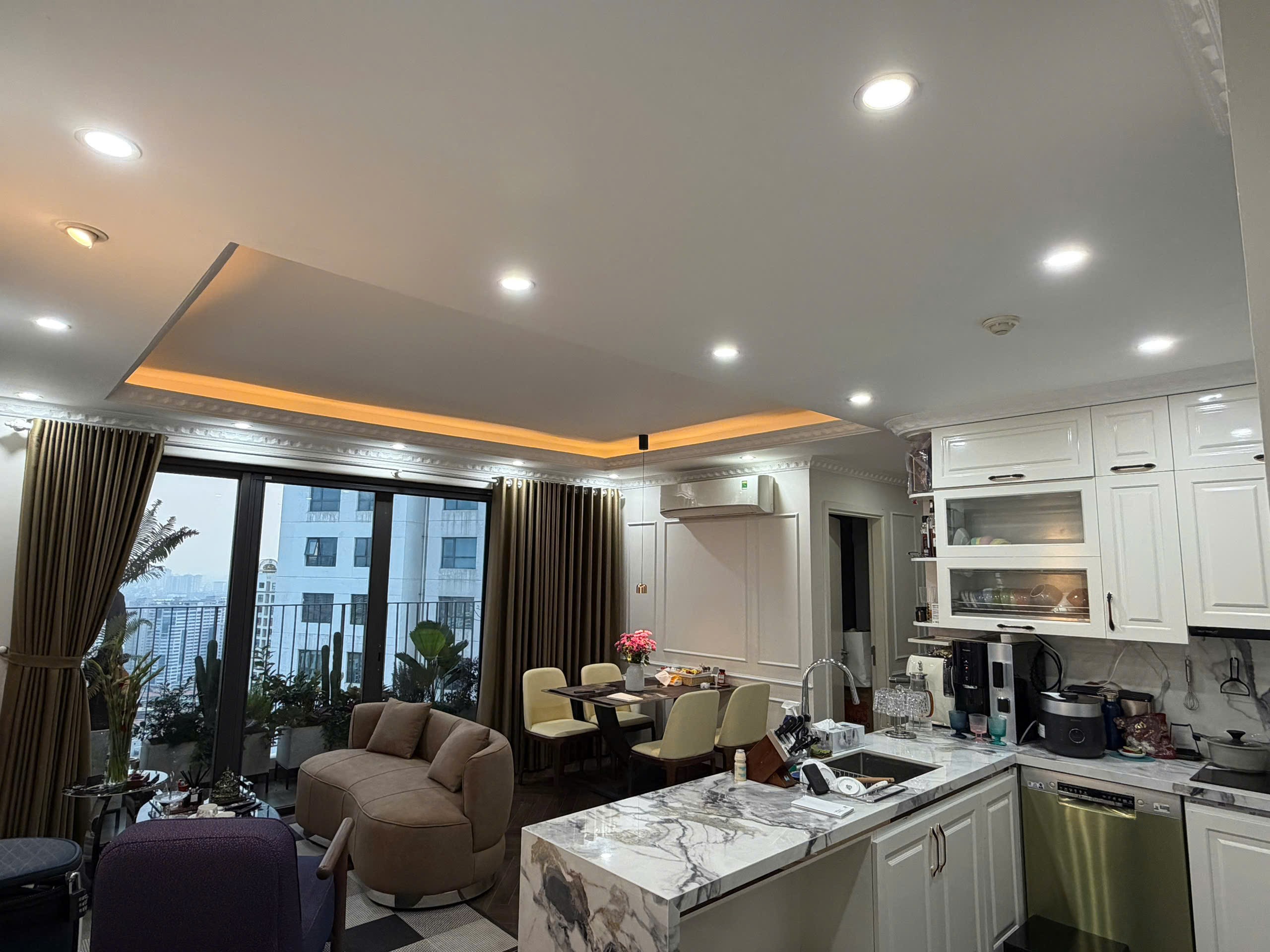 Cần bán căn hộ 3PN+2VS tại Vinhomes D'Capitale giá 10.x t.ỷ 5