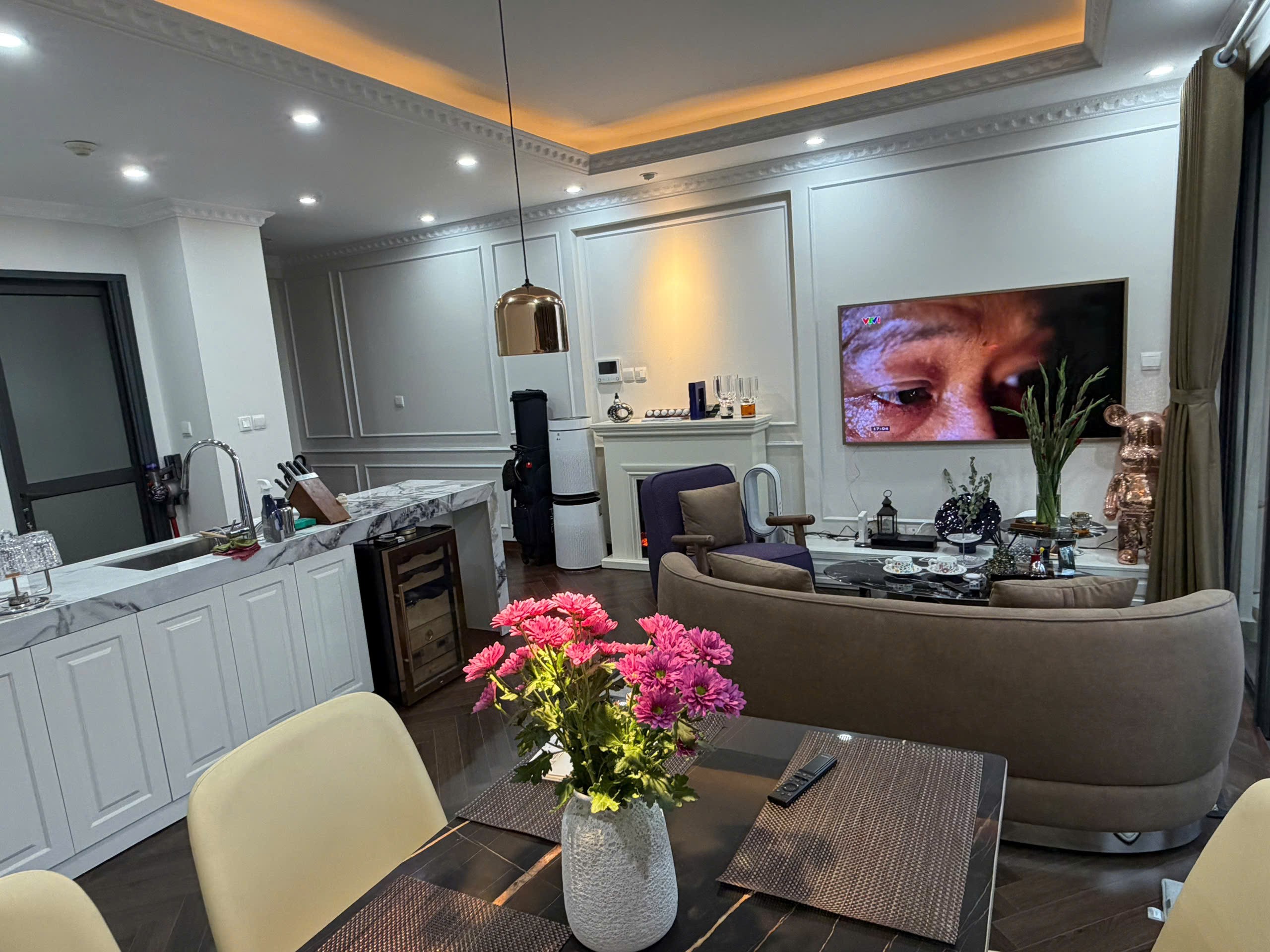 Cần bán căn hộ 3PN+2VS tại Vinhomes D'Capitale giá 10.x t.ỷ 2
