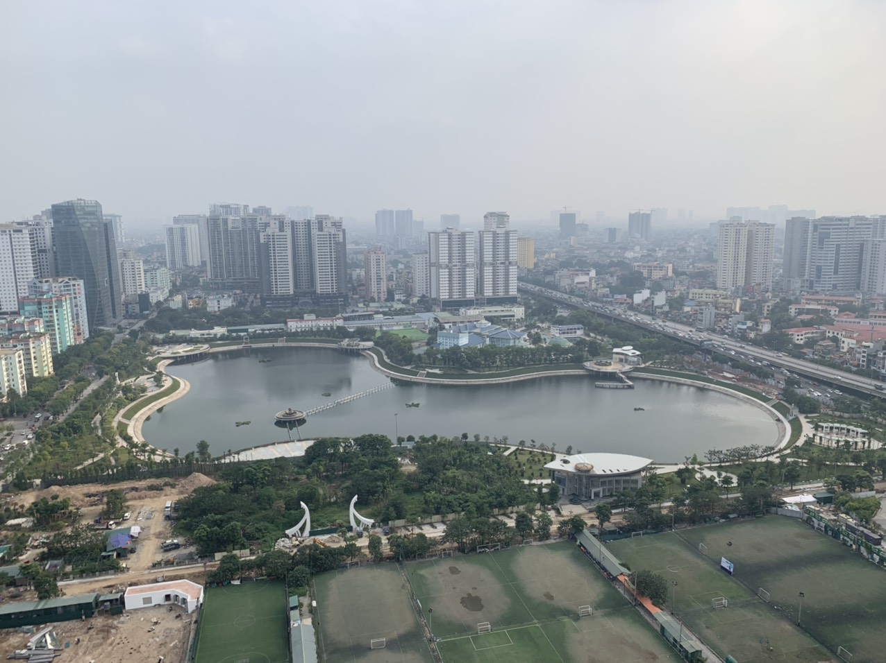 BÁN gấp căn 3 ngủ 95m2 nhà đẹp VIEW HỒ TẠI Vinhomes D'Capitale, nhỉnh 12 tỷ