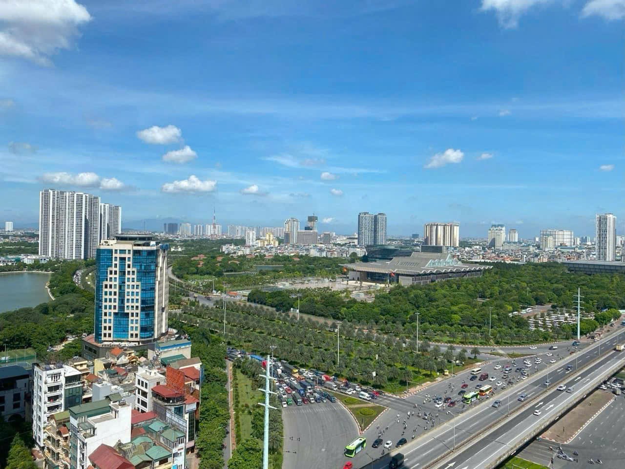 Bán căn 2PN rộng 81m² tại D'Capitale Trần Duy Hưng, view hồ, giá 10 tỷ 5
