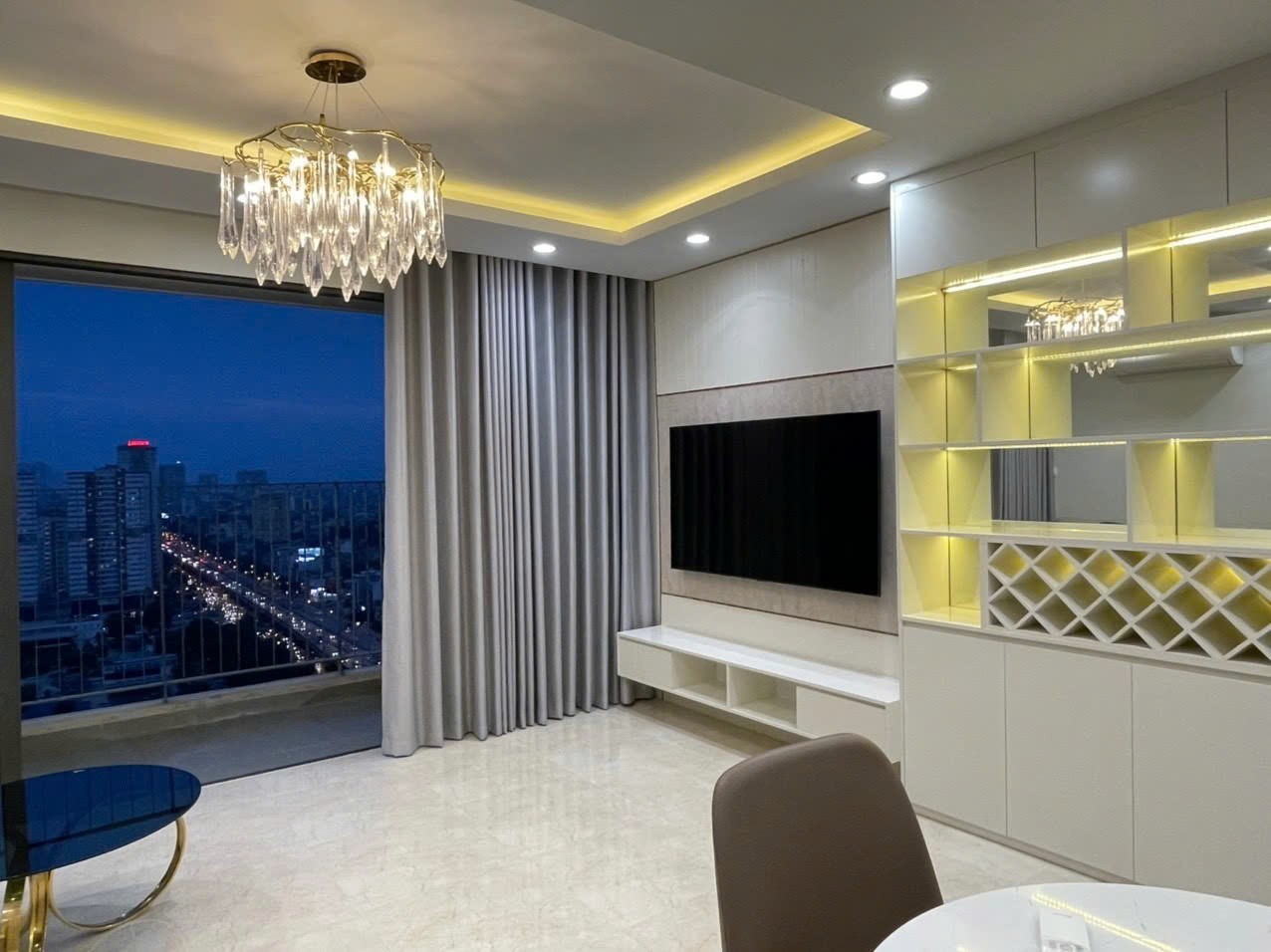 Bán căn hộ 3 ngủ Vinhomes D'Capitale, view bao trọn hồ, giá 10.x tỷ 4