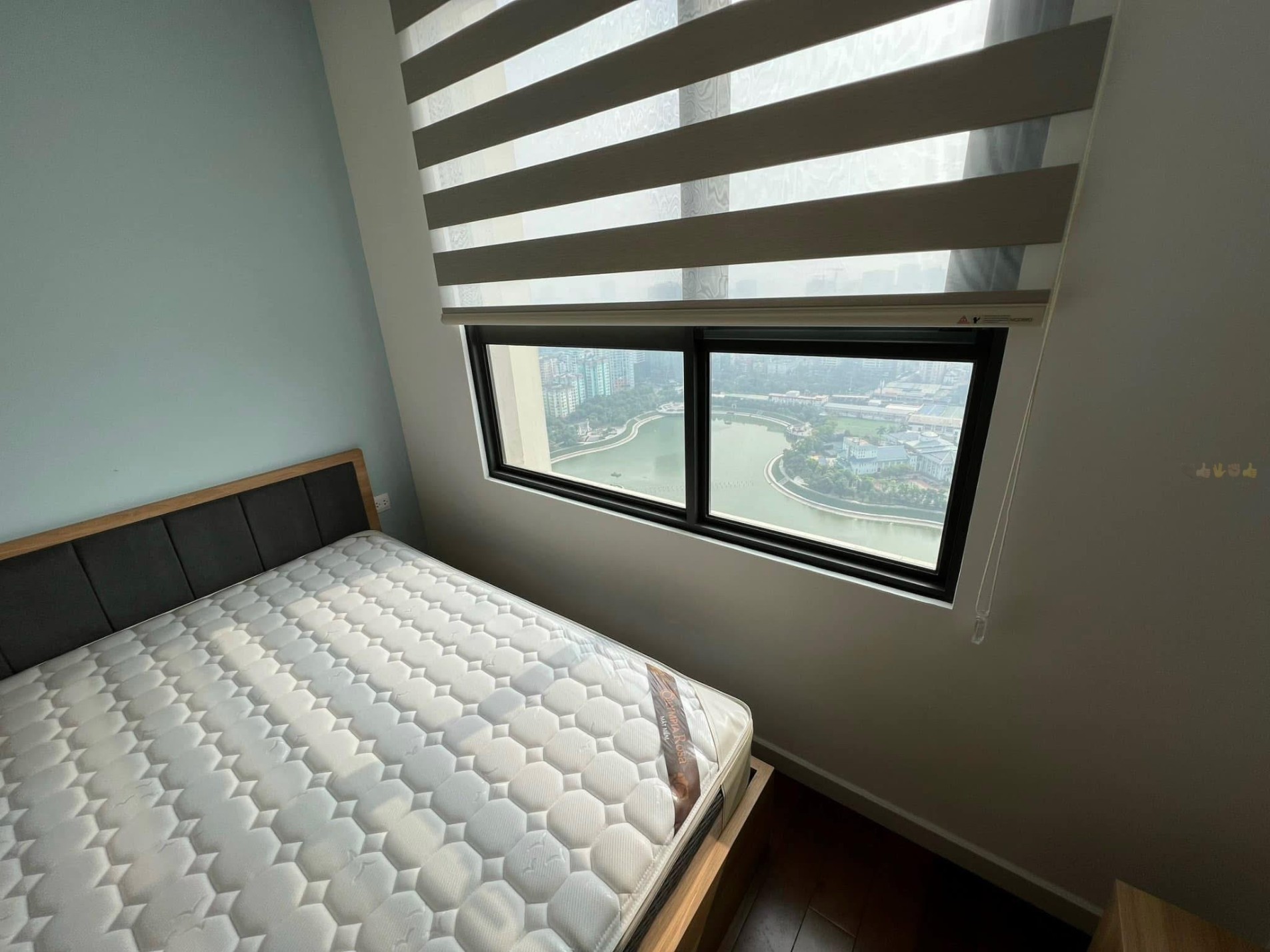 BÁN GẤP căn 3PN-102m2 view trực diện hồ tại Vinhomes D'Capitale, giá 13 tỷ 5