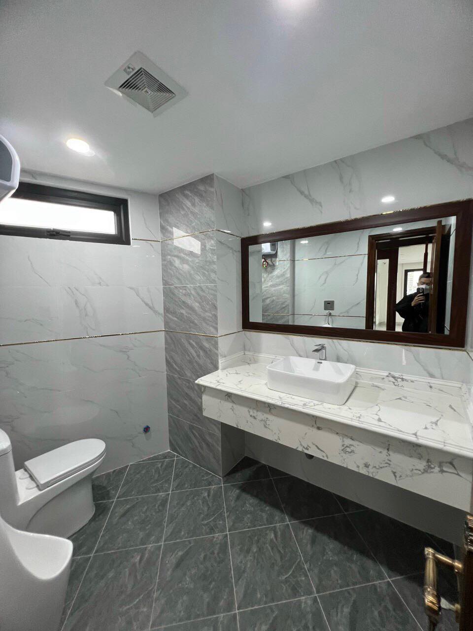Cho thuê nhà, Nguyễn Khánh Toàn, Nguyễn Văn Huyên; 242m2* 1T -30 tr 2